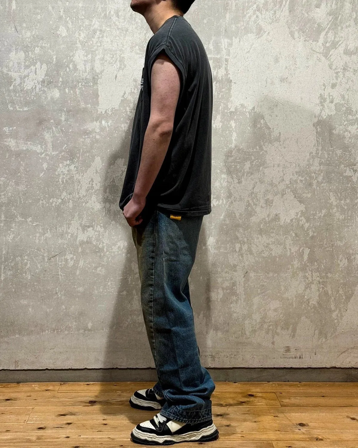 GALLERY DEPT. AUGI SLEEVELESS TEE/VINTAGE BLACK/NAVY/WHT English pocket sleeveless vest TEE Washed black/navy blue/white S-XL Same as the original version Super comfortable summer brushed lightweight material No sense of comfort on the upper body Loose and crisp fit Comfortable and breathable